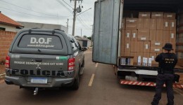 Caminhão carregado com 20 mil pacotes de cigarros contrabandeados foi apreendido pelo DOF durante  Operação