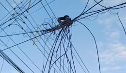 Laudir cobra atenção em relação ao acúmulo de fios nos postes de energia