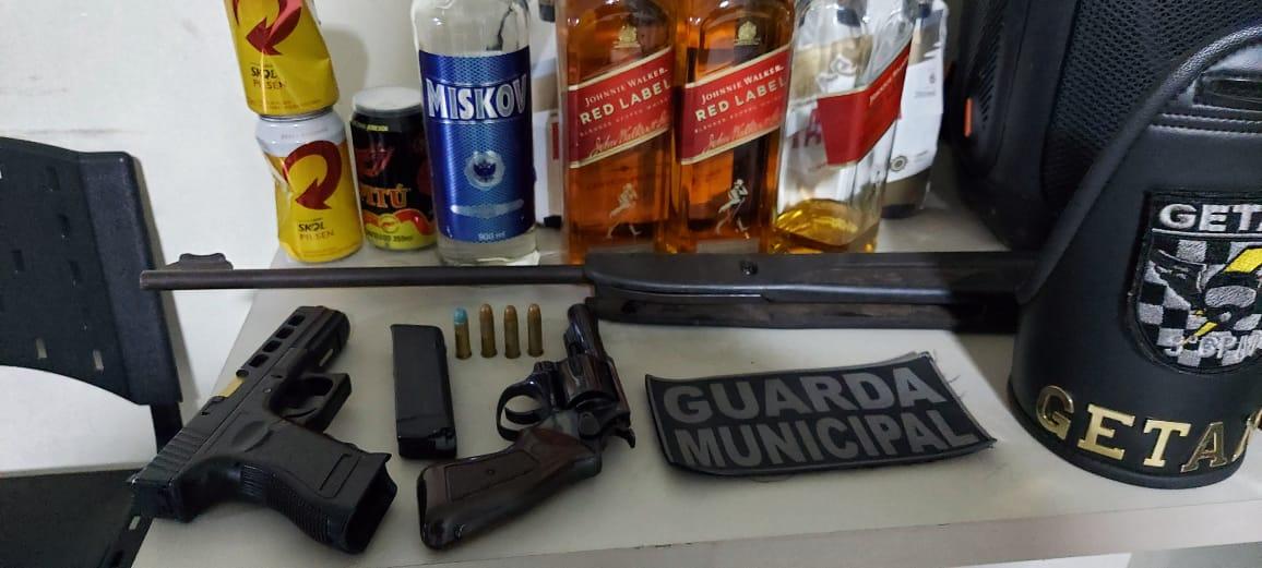 Guarda Municipal encerra "festinha" clandestina, com revólver e bebidas em pleno Lockdown 