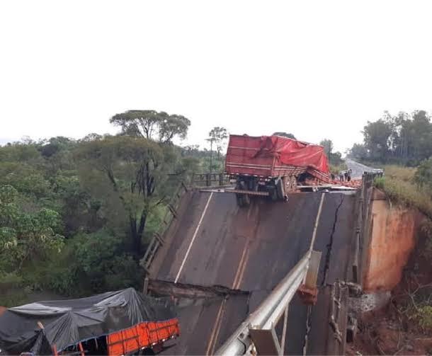 Dois morrem e três ficam feridos em queda de ponte entre MS e Paraguai