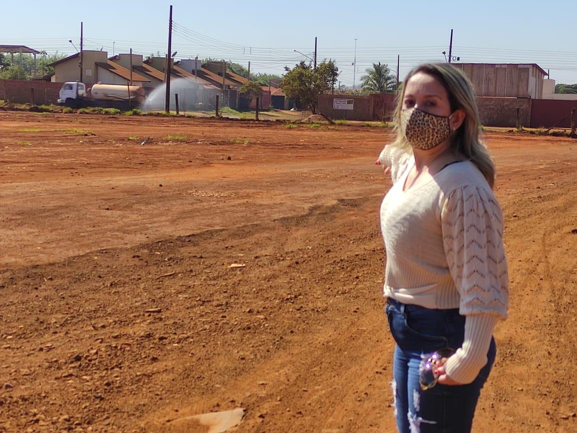 Lia Nogueira reivindica asfalto e reabertura de acesso ao Parque dos Jequitibás