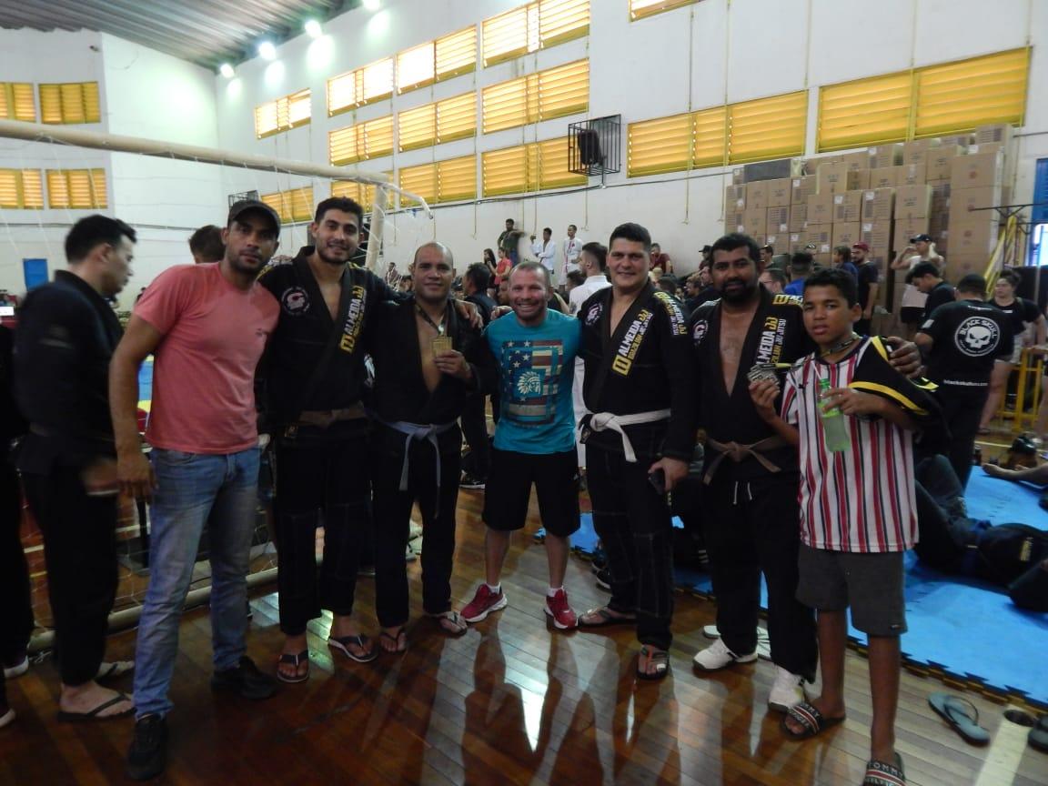 Atletas de dourados chegam vitoriosos do GP solidário em Campo Grande. Representarão Dourados e o MS no Rio de Janeiro. 