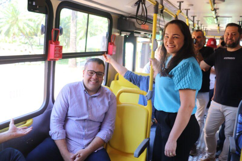 Prefeitura entrega cinco novos ônibus para o transporte público de Dourados